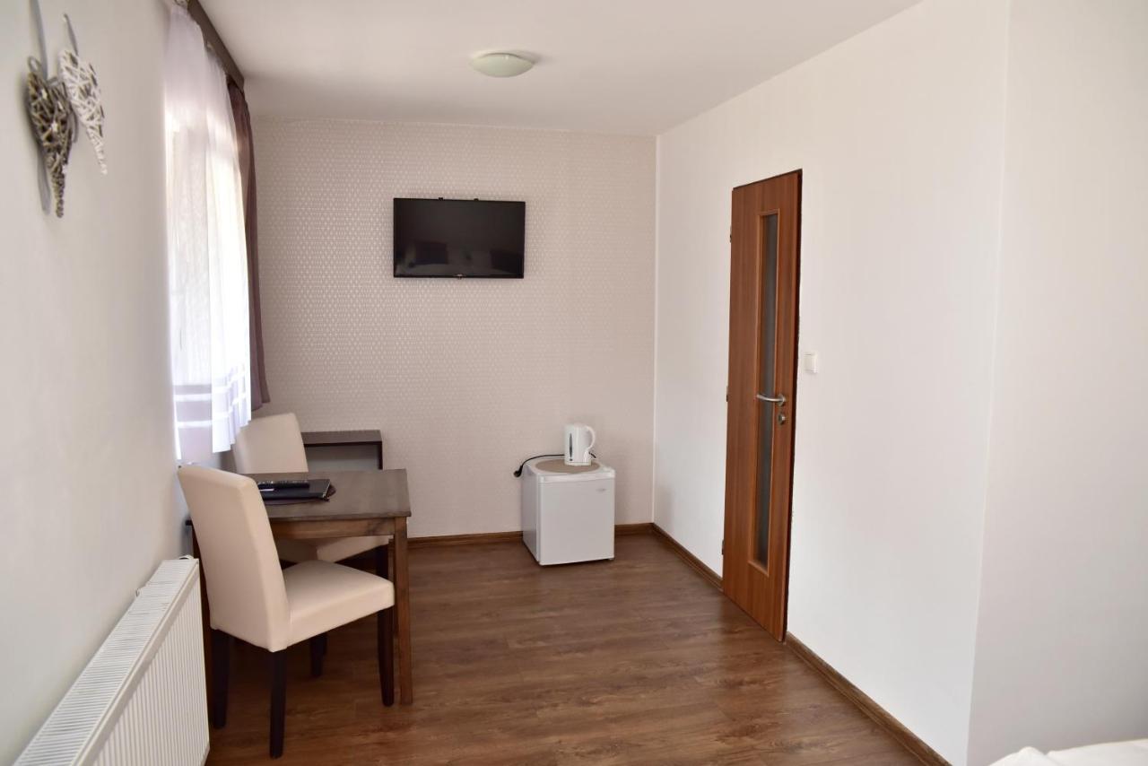 Mikulov v Krusnych Horach Pension U Krbu מראה חיצוני תמונה