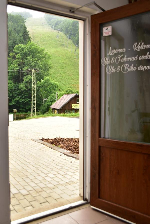Mikulov v Krusnych Horach Pension U Krbu מראה חיצוני תמונה