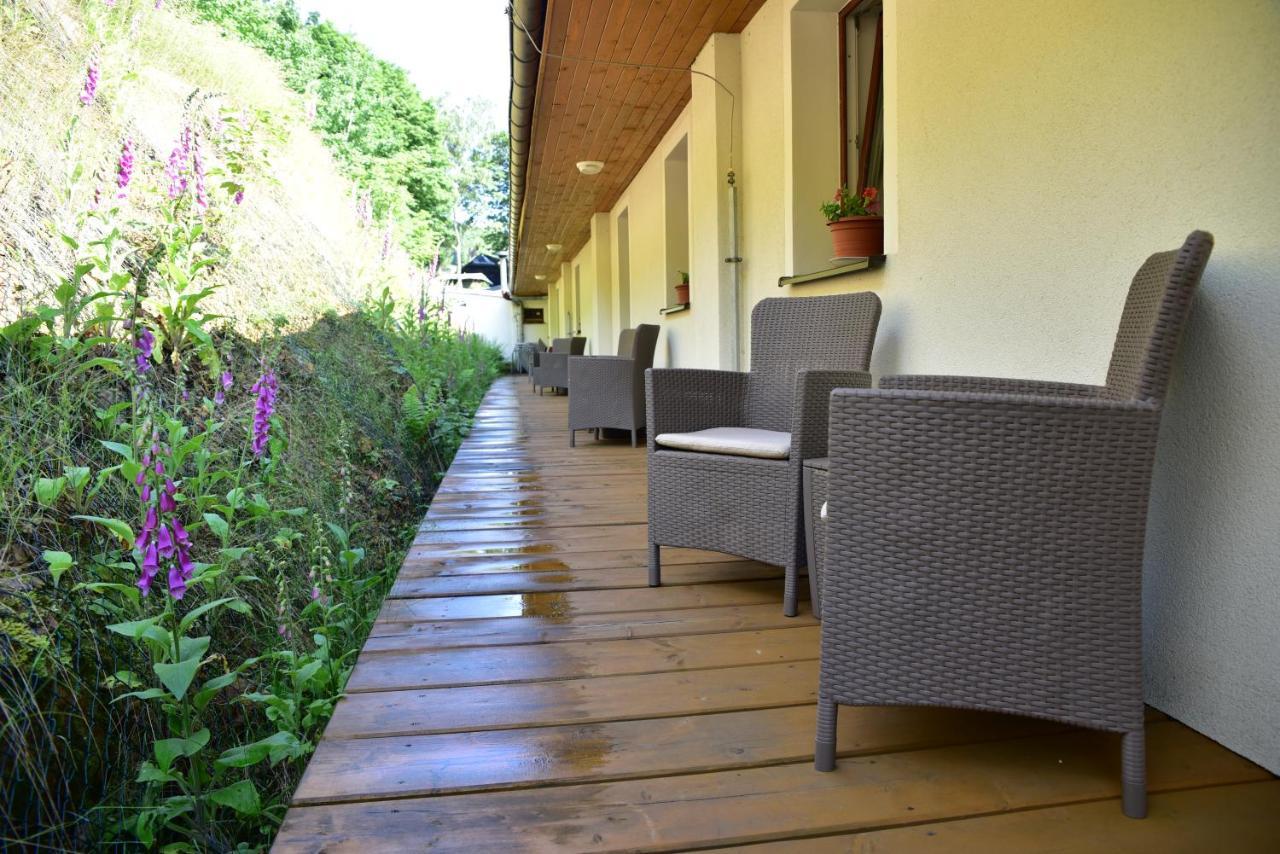 Mikulov v Krusnych Horach Pension U Krbu מראה חיצוני תמונה