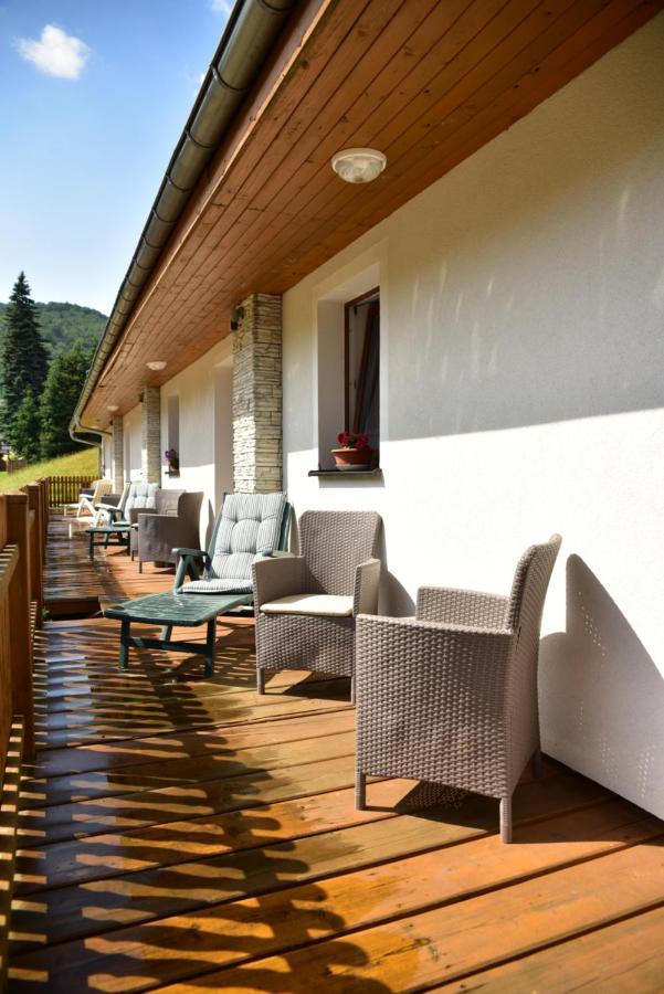 Mikulov v Krusnych Horach Pension U Krbu מראה חיצוני תמונה