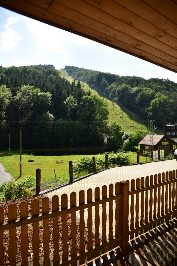 Mikulov v Krusnych Horach Pension U Krbu מראה חיצוני תמונה