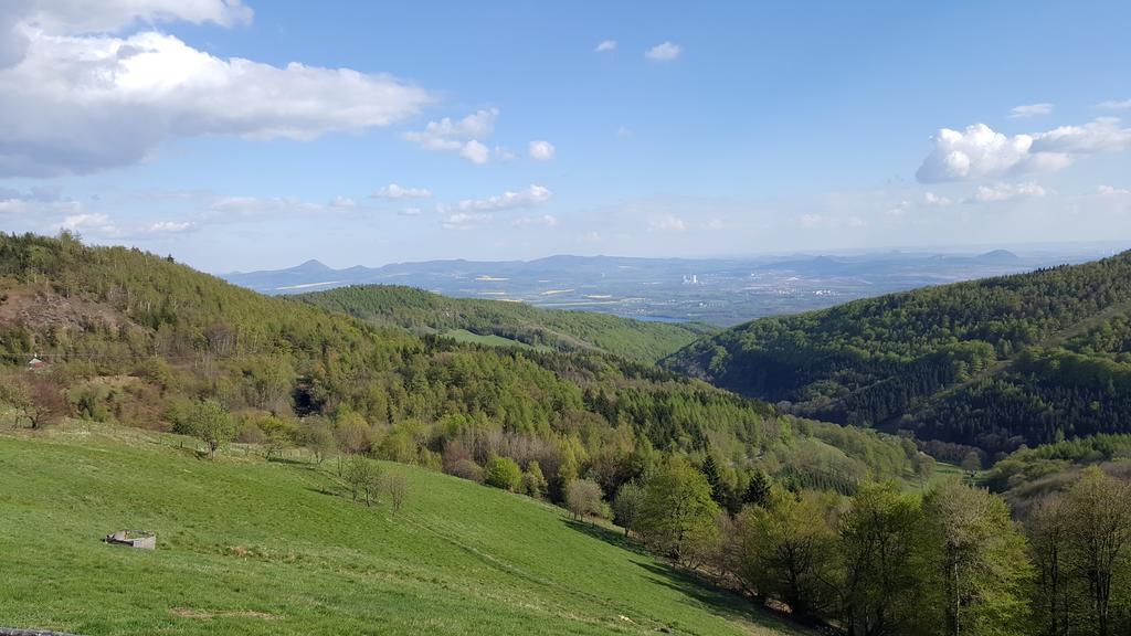 Mikulov v Krusnych Horach Pension U Krbu מראה חיצוני תמונה